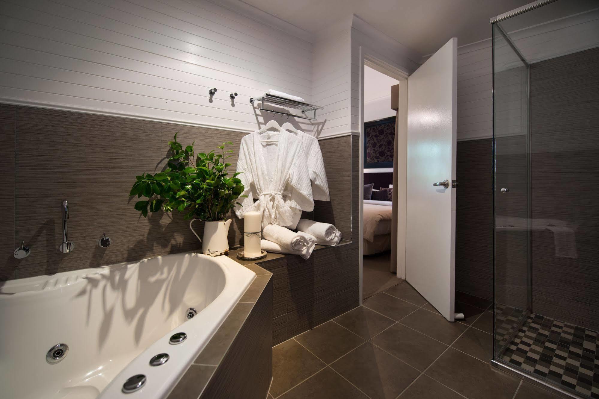 דיילספורד Spa Villas On Main מראה חיצוני תמונה
